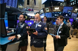 Chỉ số S&P 500 lập kỷ lục mới trước thềm cuộc họp của Fed
