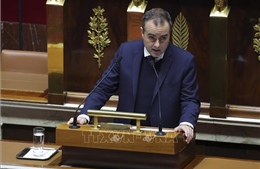 Thủ tướng Pháp vượt qua cuộc bỏ phiếu bất tín nhiệm