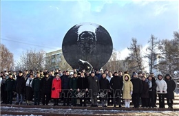 Thành kính tưởng niệm Chủ tịch Hồ Chí Minh tại Moskva