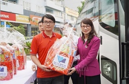 'Hành trình mùa xuân' đưa sinh viên về quê đón Tết