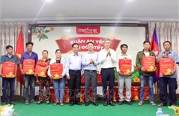 Sẻ chia Tết đủ đầy cùng bà con người gốc Việt tại Campuchia