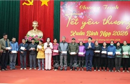 Phó Chủ tịch Quốc hội Nguyễn Thị Thanh tặng quà Tết tại Ninh Bình
