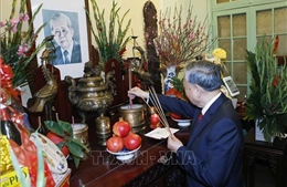 Tổng Bí thư Tô Lâm thắp hương tưởng nhớ các đồng chí lãnh đạo Đảng, Nhà nước