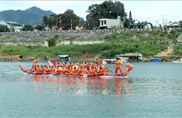 Sôi nổi Lễ hội đua thuyền trên sông Lô