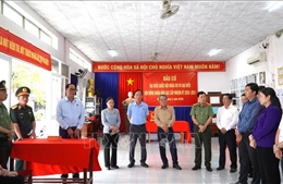 Phó Chủ tịch Quốc hội Trần Quang Phương kiểm tra công tác chuẩn bị bầu cử tại An Giang