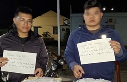 Bắt quả tang 2 đối tượng có hành vi rải khoảng 1.500 tờ rơi cho vay tiền trả góp