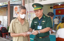 Tạo thuận lợi cho cử tri có hoàn cảnh khó khăn, bệnh tật được thực hiện quyền và nghĩa vụ của mình