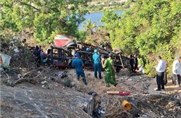 Xe khách lao xuống vực ở Lâm Đồng, ít nhất 4 người tử vong