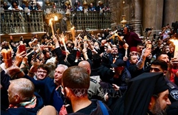 Jerusalem rực sáng trong lễ Lửa Thánh, thu hút hàng nghìn tín đồ Kito giáo