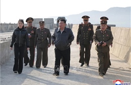 Nhà lãnh đạo Triều Tiên đi thị sát nhân dịp thành lập quân đội