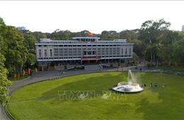 Nắng vàng cuối tháng Tư tôn vinh dấu ấn lịch sử giữa lòng TP. Hồ Chí Minh