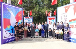 Chiêm ngưỡng 150 tranh cổ động khổ lớn về Ngày thống nhất đất nước