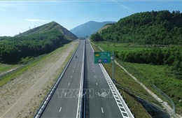 Phân luồng giao thông trên cao tốc Vũng Áng - Bùng phục vụ lắp đặt hệ thống giám sát