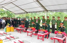 Truy điệu, an táng 5 hài cốt liệt sĩ quy tập tại xã Đakrông (Quảng Trị)