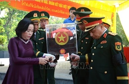 Lễ an táng 8 hài cốt liệt sĩ Việt Nam hy sinh trên đất bạn Lào