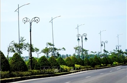 Cần sớm khắc phục hệ thống đèn trang trí bị hư hỏng trên tuyến đường Hoàng Sa