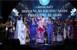 Áo dài tỏa sáng tại đêm hội đậm sắc màu văn hóa Việt tại châu Âu