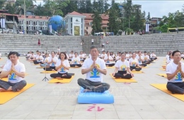 Đồng diễn 'Yoga - Sa Pa trong sương'