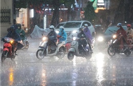 Hà Nội đón 'cơn mưa vàng' giải nhiệt