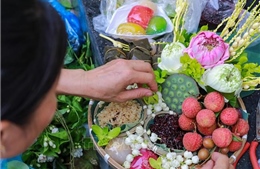Nhộn nhịp chợ Tết Đoan Ngọ