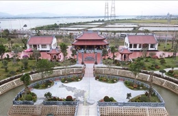 Đoàn công tác Văn phòng TƯ Đảng tri ân gia đình liệt sĩ, thương binh tại Quảng Trị
