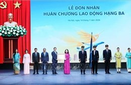 Phó Chủ tịch nước dự Lễ đón nhận Huân chương Lao động hạng Ba của Vietnam Airlines
