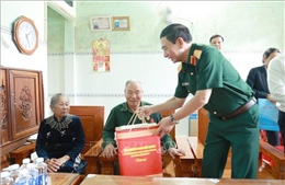 Phó Thủ tướng Phan Văn Giang thăm, tặng quà người có công tại Lâm Đồng