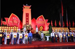 Lễ thắp nến tri ân các Anh hùng liệt sĩ tại Nghĩa trang Mai Dịch và Nghĩa trang Hàng Dương