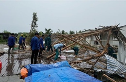 Cà Mau: Lốc xoáy ảnh hưởng hàng chục căn nhà, làm 1 người bị thương