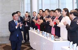 Thường trực Ban Bí thư gặp gỡ cộng đồng người Việt Nam tại Singapore