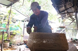 Trăn trở giữ 'hồn lửa' làng đúc đồng Chú Tượng