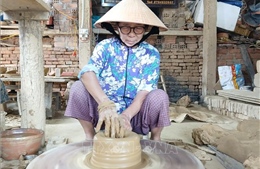 Làng gốm 500 năm tuổi giữ hồn nghề trong nhịp sống đương đại