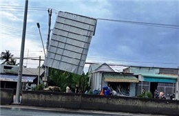 Tây Ninh: Dông lốc xoáy kèm mưa lớn gây thiệt hại nhiều nhà dân