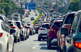 Ùn tắc nghiêm trọng từ Vành đai 2 qua cầu Vĩnh Tuy trong ngày đầu đi làm sau kỳ nghỉ lễ