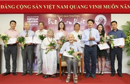 Ấm nồng lễ trao giải thưởng &#39;Bùi Xuân Phái- Vì tình yêu Hà Nội" 