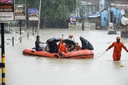 Hàng trăm người mắc kẹt tại Mumbai, Ấn Độ do mưa lớn