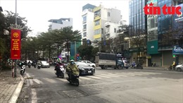 Sáng 28 Tết đường phố trung tâm Hà Nội thông thoáng, người dân di chuyển thuận lợi