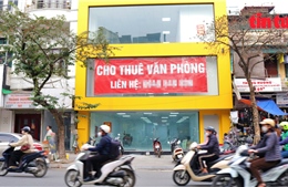 La liệt bảng cho thuê nhà trên những tuyến phố đắt đỏ ở Hà Nội