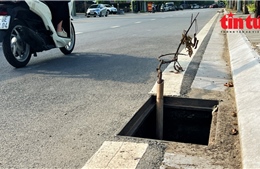 Nguy hiểm rình rập trên đoạn đường xuyên tâm phường Cầu Giấy