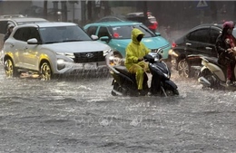 Nhiều khu vực trên cả nước mưa lớn, cảnh báo lũ trên các sông ở Bắc Bộ