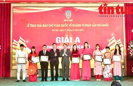 Trao giải báo chí và cuộc thi tìm hiểu về Bộ, ngành Tư pháp