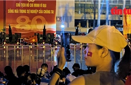 &#39;Biển người&#39; đổ về sân Mỹ Đình xem dàn pháo lễ khai hỏa tổng hợp luyện