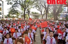 Triệu trái tim hòa chung nhịp đập hát vang Quốc ca trong lễ khai giảng