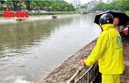 Hà Nội ngập nặng nhiều nơi, nhưng gần sông, hồ lại &#39;thoát&#39;