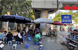 Tái diễn tình trạng lấn chiếm vỉa hè xung quanh nhà ga metro Hà Nội