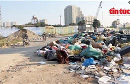 Rác thải chất đống, bốc mùi xú uế ở khu đô thị Nam An Khánh Hà Nội