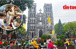 Phố phường Hà Nội 'khoác áo' Giáng sinh