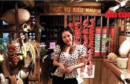 'Toa tàu di sản' xuống phố thu hút giới trẻ Hà Nội