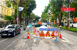 Phố trung tâm Hà Nội xuất hiện nhiều 'lô cốt' thi công chống ngập