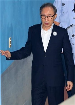 Công tố viên đề nghị mức án 20 năm tù đối với cựu Tổng thống Hàn Quốc Lee Myung-bak
